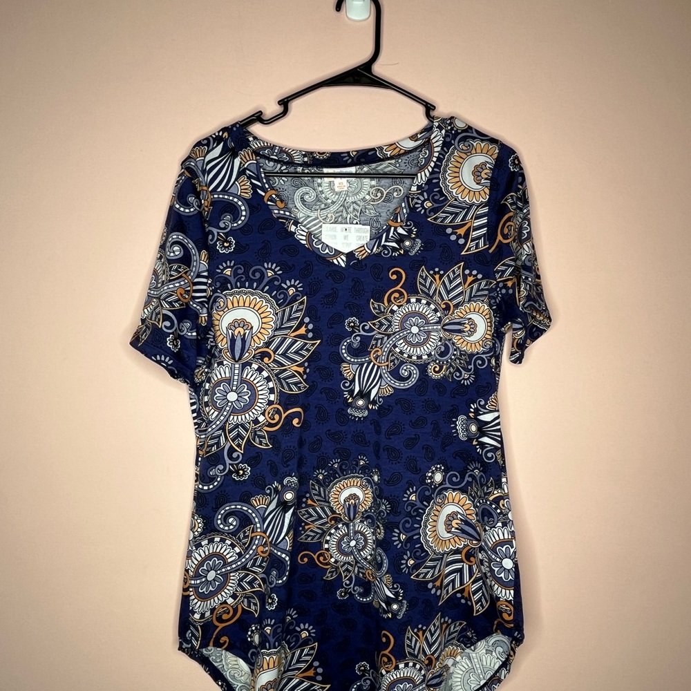 NWT LulaRoe Iris Blue and White Graphic Relaxed Blouse